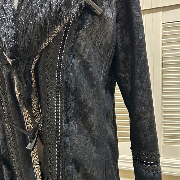 New Skea Vail Colorado Elegant Black Fur-Trimmed Women's Coat with great details - Picture 8 of 15